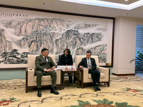 БНХАУ-ын Өвчний хяналт, сэргийлэлтийн төвийн үйл ажиллагаатай танилцаж байна